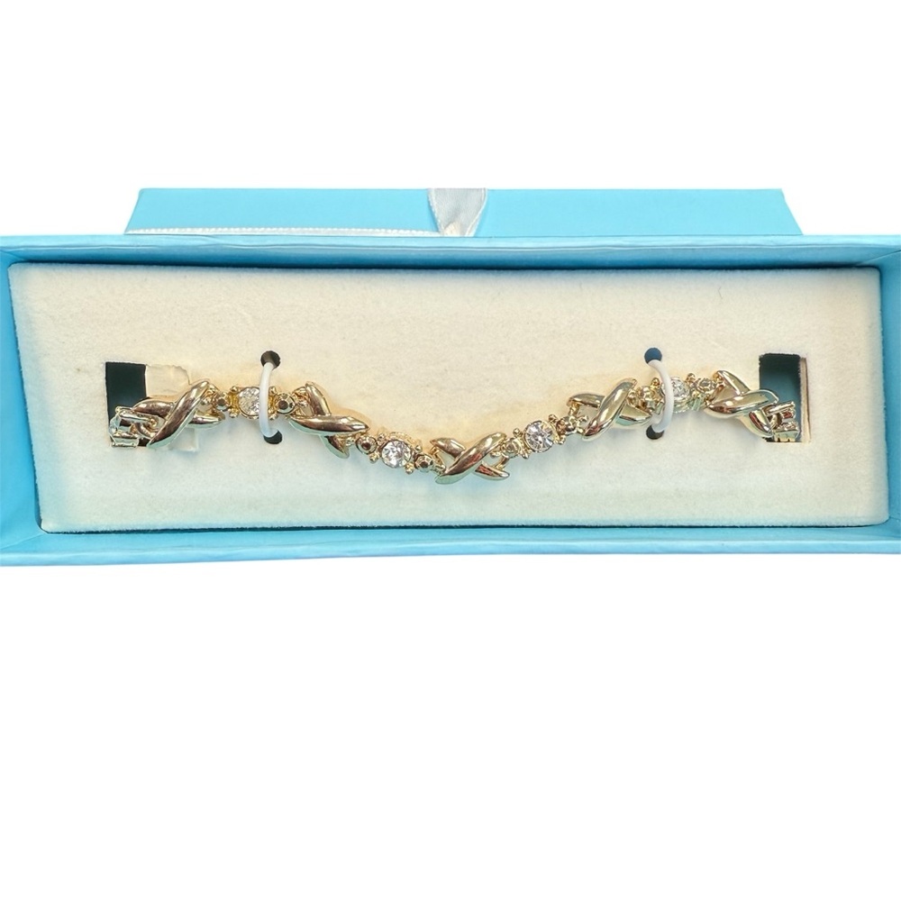 Avon Sparkling tennis bracelet Goldtone in a blue box NIB vintage 2006
